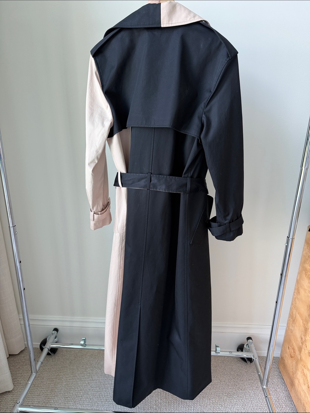 Alice + Olivia Black and Cream Colorblock Trench Coat - Picture 3 of 3